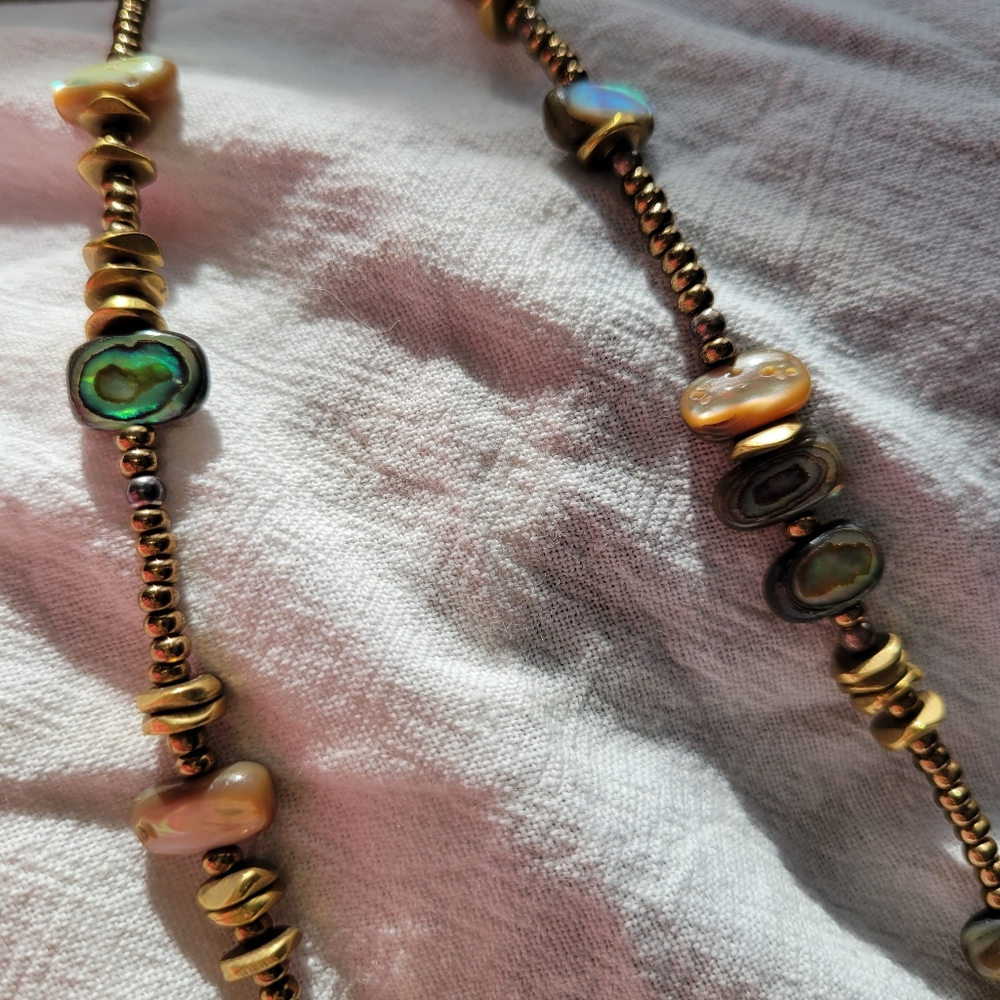 Slipada Shell Necklace - Picture 4 of 4